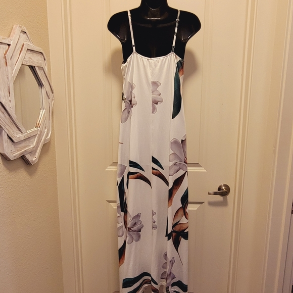 White Floral Maxi Dress - Picture 3 of 3